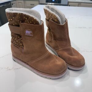 Sorel Tan Kids Boots with Star Pattern